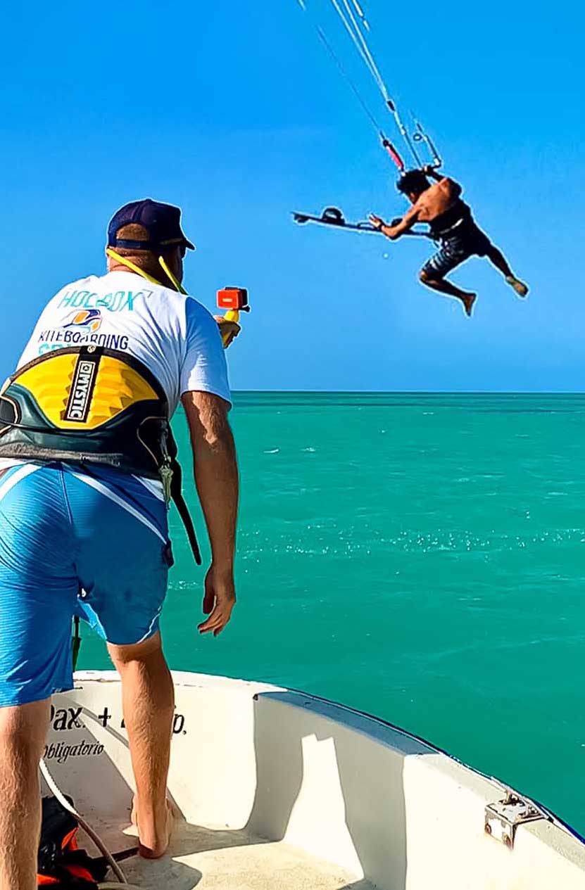 Holbox Kiteboarding - Kiting from the boat